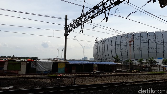 Bedeng-bedeng pinggir rel belakang JIS, Papanggo, Tanjung Priok, Jakarta Utara, 27 Januari 2022. (Marteen Ronaldo Pakpahan/detikcom)