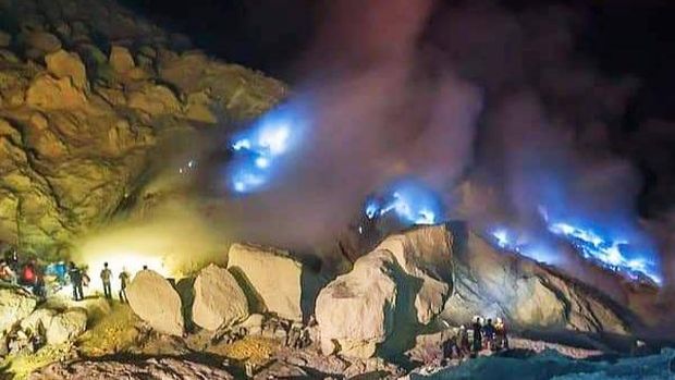 blue flame di ijen