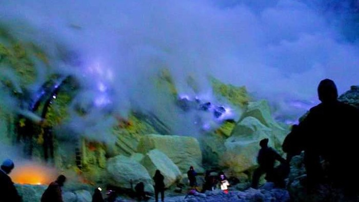blue flame di ijen