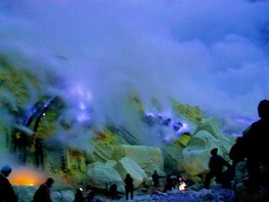 Memang Ada Blue Flame Selain di Kawah Ijen, Tapi ...