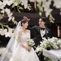 Dekorasi indah nan cantik ini merupakan karya desainer bunga ternama asal Korea Selatan, Grove. Foto: Instagram/@grove008, Soulpage Photography