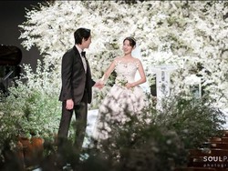 Inspirasi Dekorasi Penuh Bunga di Pernikahan Park Shin Hye dan Choi Tae Joon