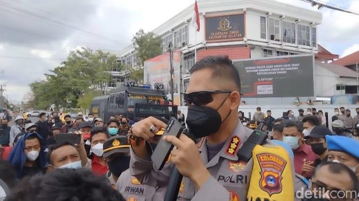 Demo mahasiswa ULM Banjarmasin gegara polisi pemerkosa mahasiswi divonis ringan (detikcom/Muhammad Risanta)