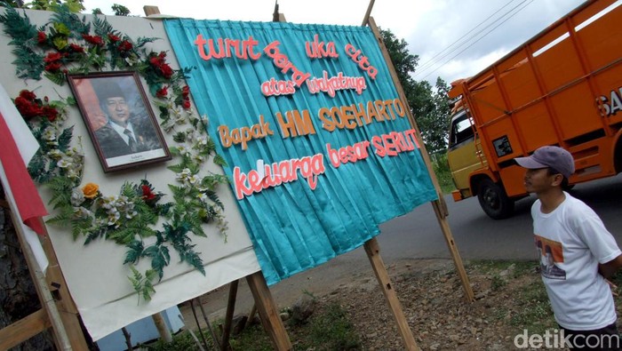 Kabar duka itu muncul tepat sewindu yang lalu, Minggu (27/1/2008), dari Rumah Sakit Pusat Pertamina, kawasan Kebayoran Baru, Jakarta Selatan.