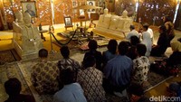 Soeharto dimakamkan di kompleks makam keluarga Astana Giribangun di Matesih, Karanganyar, Jawa Tengah, sekitar 35 km di timur kota Surakarta.