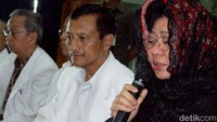 Saat Tim Dokter Kepresidenan memberikan keterangan, hadir juga perwakilan keluarga Cendana. Putri sulung Soeharto, Siti Herdianti Rukmana, lalu ditunjuk menjadi juru bicara dalam konferensi pers itu. Dalam kesempatan itu, Mbak Tutut yang tidak mampu menahan air mata pun meminta maaf atas kesalahan ayahnya.