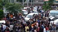 Antisipasi keamanan pun dilakukan menyusul makin ramainya RSPP yang dipadati wartawan, yang menunggu kabar terkini penguasa pada era Orde Baru tersebut. 