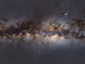 Perjalanan Sidqon Giatkan Astronomi di Pesantren, Potret Bimasakti Pakai Xiaomi