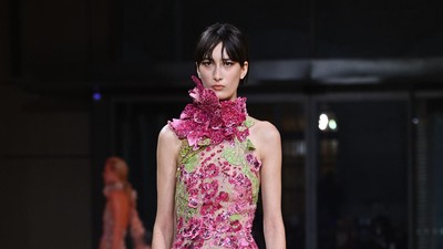 10 Koleksi Elie Saab Couture Spring 2022, Gaun Cantik Warna-warni