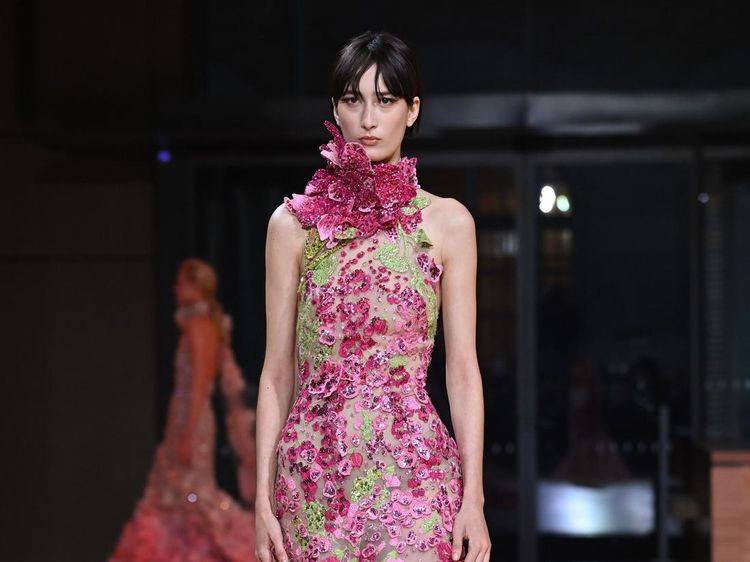 10 Koleksi Elie Saab Couture Spring 2022, Gaun Cantik Warna-warni