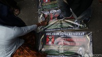 Massa aksi dari masyarakat Sunda yang datang diperkirakan 100 orang. Saat ini, massa sudah membubarkan diri.