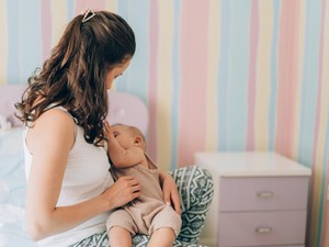 6 Tips Puasa untuk Ibu Menyusui Agar ASI Tetap Melimpah