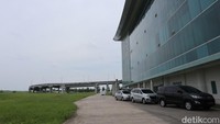 Namun karena beberapa pertimbangan, maskapai-maskapai itu sejauh ini baru memindahkan penerbangan ke bandara yang lokasinya tidak jauh dari Halim.