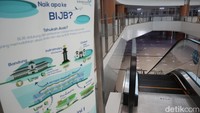 Saat ini aktivitas di Bandara Kertajati sendiri masih tetap berjalan dengan melayani penerbangan cargo dari maskapai Asia Cargo Airlines. Selain itu ada juga pesawat Lion Air yang terparkir di bandara ini.