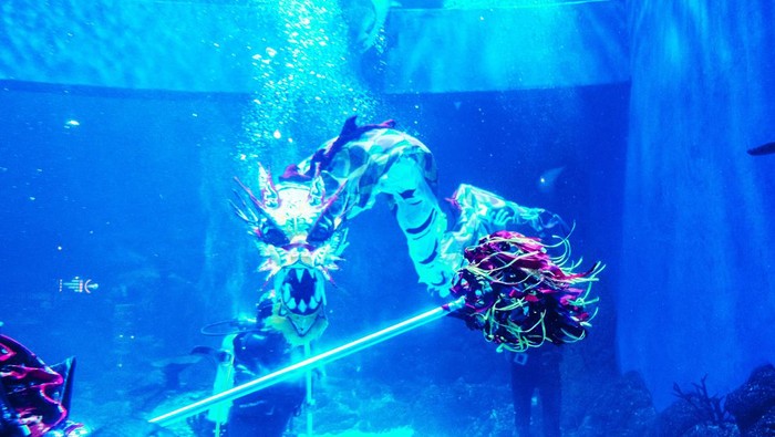 Momen imlek di Jakarta Aquarium.