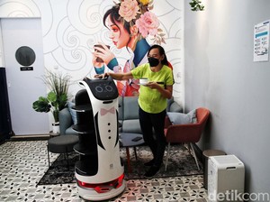 Berkenalan dengan Kittybot, Robot Kucing Pelayan Kafe di Pasar Baru