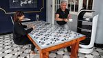 Berkenalan dengan Kittybot, Robot Kucing Pelayan Kafe di Pasar Baru