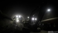 Di samping itu ada perubahan metode kerja dari three bench menjadi double sidewall untuk menghindari longsor, serta melakukan surface grouting di lapisan atas tunnel dengan melakukan drilling dan pengecoran di titik-titik rawan clay shale untuk memperkuat lapisan atas tunnel. 