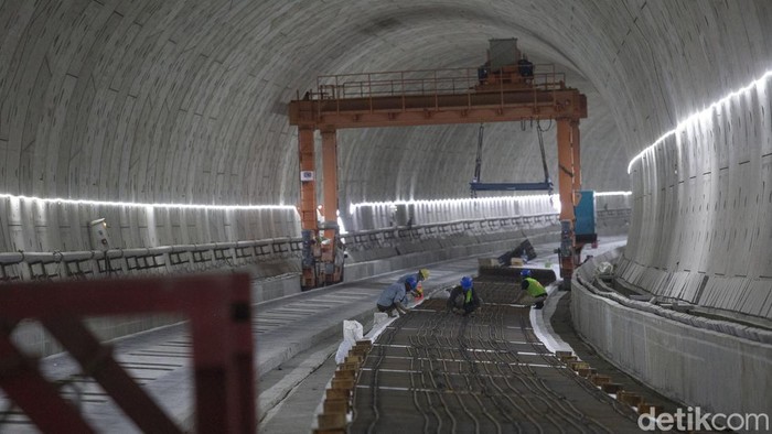 Operasi Kereta Cepat Jakarta-Bandung diproyeksi mundur ke Juni 2023 dari rencana sebelumnya Desember 2022. Lalu, sudah sejauh apa perkembangannya?