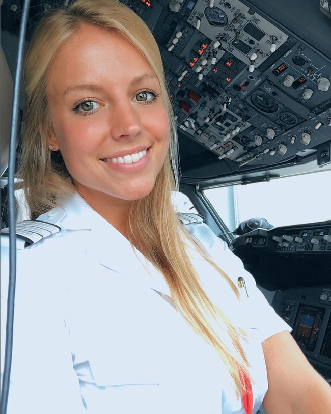 Pandemi COVID-19 mengubah kariernya sebagai pilot. Sempat dirumahkan karena industri penerbangan komersial kena hantaman keras, Kim De Klop mencoba peruntungannya di penerbangan kargo. Foto: Instagram/@737pilotgirl