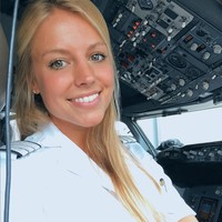 Pandemi COVID-19 mengubah kariernya sebagai pilot. Sempat dirumahkan karena industri penerbangan komersial kena hantaman keras, Kim De Klop mencoba peruntungannya di penerbangan kargo. Foto: Instagram/@737pilotgirl