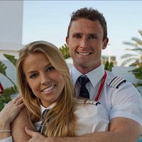 Salah satunya kebersamaannya dengan sang kekasih yang juga seorang pilot. Hubungan mereka pun sudah berjalan selama tiga tahun. Foto: Instagram/@737pilotgirl