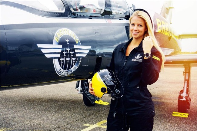 5. Wanita 27 tahun ini pun banting stir dari pilot pesawat komersial ke pesawat kargo. Foto: Instagram/@737pilotgirl