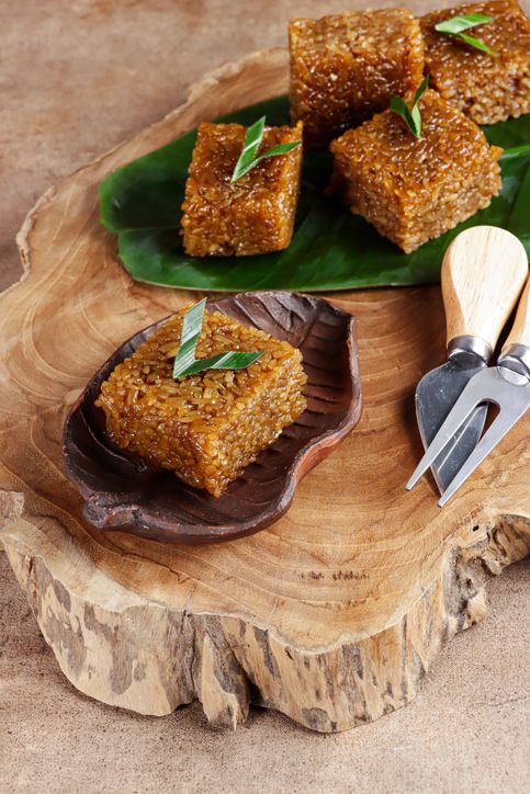 Kue khas Imlek yang melambangkan keberuntungan.