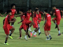 Sejumlah pesepak bola Timnas Timor Leste berlatihan di Lapangan Gelora Trisakti, Badung, Bali, Rabu (26/1/2022). Pada pertemuan pertama, Indonesia menang 6-0 atas tim dari Bumi Lorosae. Pertandingan itu berlangsung di Palembang pada November 2010.