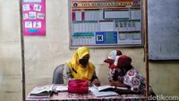 Menurut Wagub DKI Jakarta Riza Patria terdapat 90 sekolah yang tutup karena kasus COVID-19. Setidaknya ada 120 siswa positif COVID-19. Merujuk pada daftar sekolah yang diberikan oleh Riza, sekolah yang ditutup tersebar di 5 wilayah kota Jakarta, dari jenjang TK hingga SMA. 