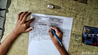 Pembelajaran tatap muka 100 persen ini berlangsung saat kasus COVID-19 di Indonesia kembali ngegas dalam beberapa pekan terakhir.