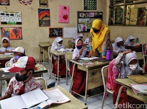 DPR Nilai Sikap Pasif Kemendikbud Soal PTM Bikin Bingung Pemda