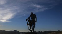 Seperti diketahui, korban yang meninggal akibat kecelakaan tragis itu sedang dalam perjalanan menuju pertandingan bola basket putri. Dalam helikopter, ada Kobe Bryant dan sang putrinya Gianna.  