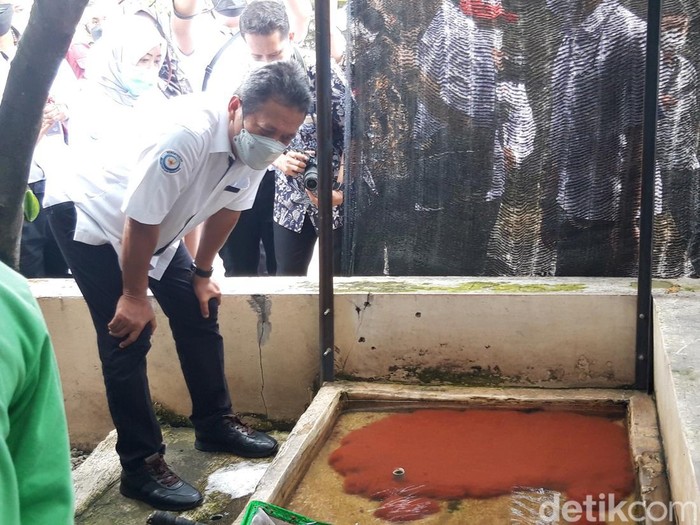 Menteri KKP Sakti Wahyu Trenggono kunjungi Kampung Lele, Kamis (27/1/2022).