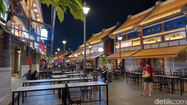Namun, traveler tak hanya bisa kuliner. Bagi yang suka berfoto, bisa berswafoto ala-ala di negeri China. (Randy/detikTravel)