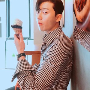 Mengenal Comma Hair, Gaya Rambut yang Jadi Tren dan Incaran Oppa Korea Mengenal Comma Hair, Gaya Rambut yang Jadi Tren dan Incaran Oppa Korea