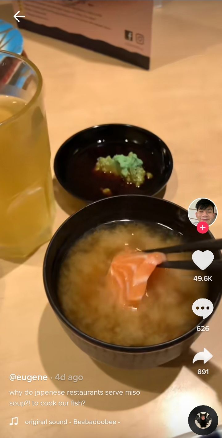 Netizen Ini Makan Sashimi dengan Dicelup ke Dalam Sup
