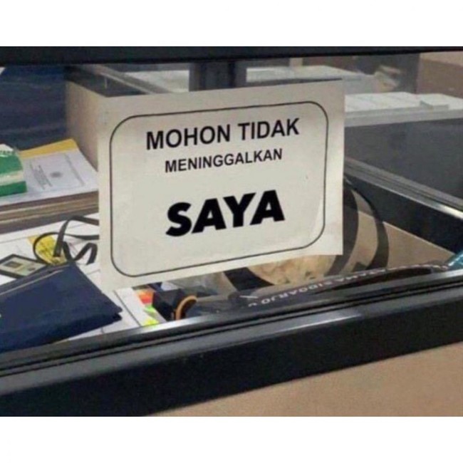 Pemberitahuannya jadi kayak curhat gini nih.. Biasanya sih mohon tidak meninggalkan barang bawaan, tapi yang satu ini anti mainstream. Foto: Instagram/@awreceh.id