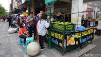 Sultan menyebut sudah bersabar menanti kesediaan PKL Malioboro untuk direlokasi. 