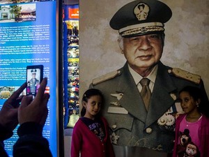 Pakar UGM soal Soeharto Calon Pahlawan Nasional: Jangan Abaikan Sejarah & Kontroversi