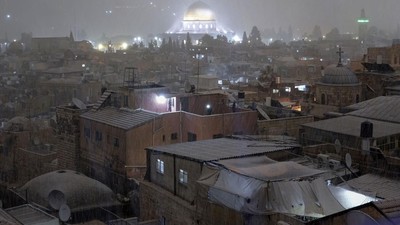 Saat Salju Guyur Komplek Masjid Al Aqsa