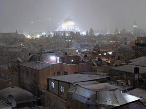 Yerusalem Diguyur Salju, Kompleks Al Aqsa Memutih, Jalanan Ditutup