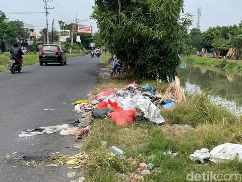 sampah di sungai sidokepung