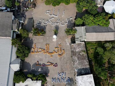 Begini Saat Ribuan Santri di Jember Salurkan Kreativitas