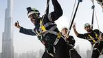 Ngeri-Ngeri Sedap, Meluncur di Perosotan Kaca Setinggi 219,5 Meter!