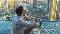 Sampai di atas pemandangan seperti Burj Khalifa, Pusat Kota Dubai hingga Sheikh Zayed Road terlihat. Wisatawan bisa mengabadikan momen ini dengan berfoto.