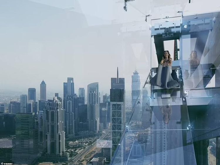 Ngeri-Ngeri Sedap, Meluncur di Perosotan Kaca Setinggi 219,5 Meter!