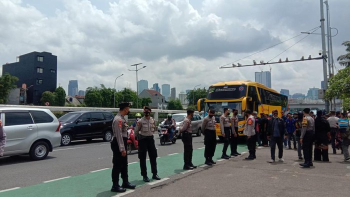 Suasana Sebelum Demo di Gedung DPR RI