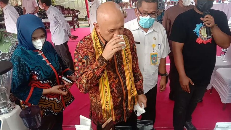 Teten Masduki Icip Kopi Lombok Teten Masduki Icip Kopi Lombok