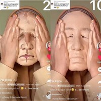 Cik Peoh lewat akun TikTok @cikpeohh_ mengunggah tutorial dari makeup 10 lapisnya. Pertama dia menggunakan foundation yang dituangkan ke telapak tangannya seperti sedang memakai sabun cuci wajah.